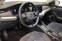 sininen Skoda Octavia 2021 kuva 7.