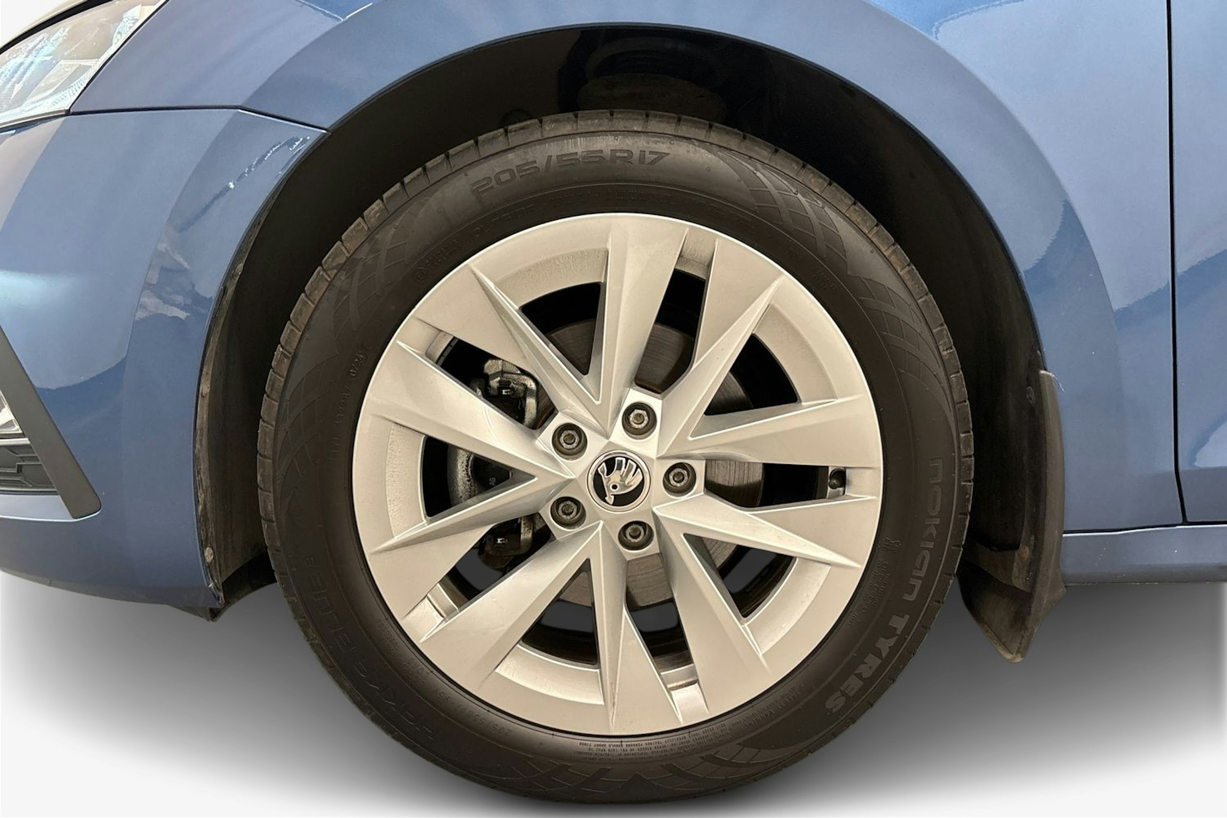sininen Skoda Octavia 2021 kuva 11.