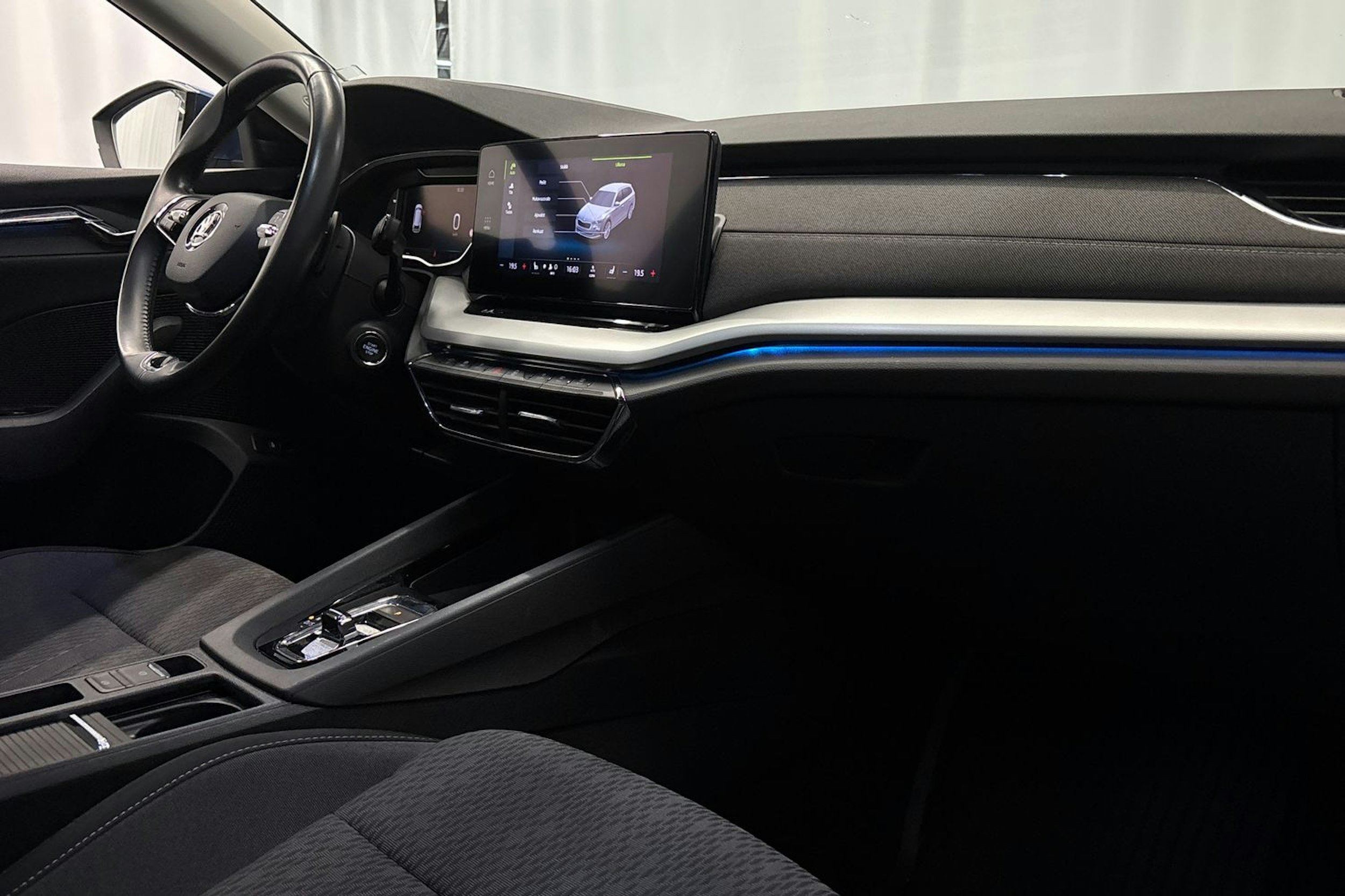 sininen Skoda Octavia 2021 kuva 14.