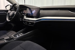 sininen Skoda Octavia 2021 kuva 14.