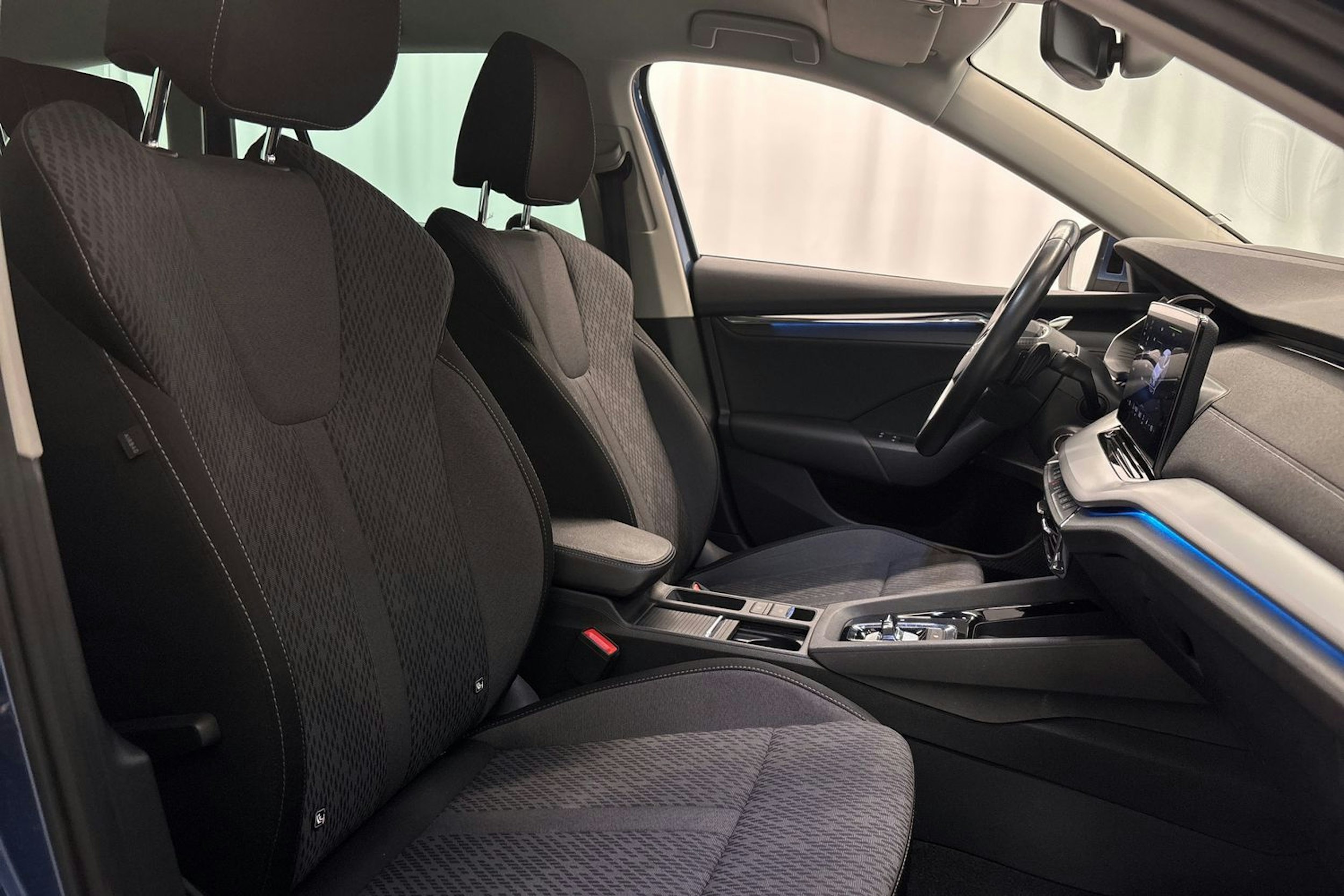 sininen Skoda Octavia 2021 kuva 15.