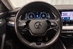 sininen Skoda Octavia 2021 kuva 22.