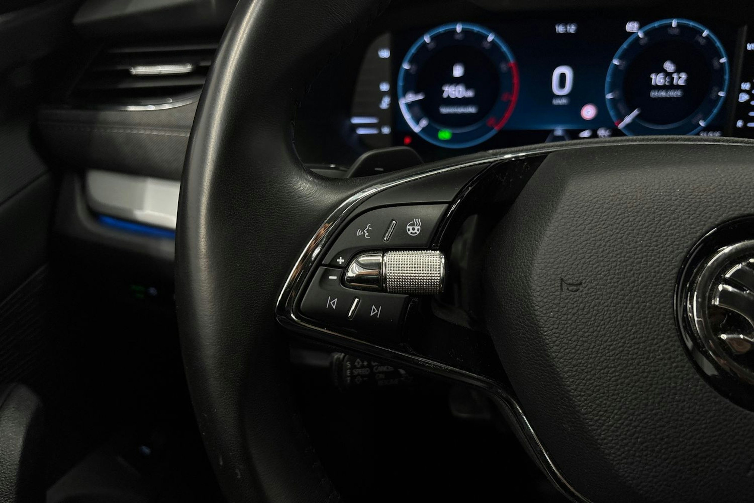 sininen Skoda Octavia 2021 kuva 23.