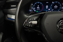 sininen Skoda Octavia 2021 kuva 23.