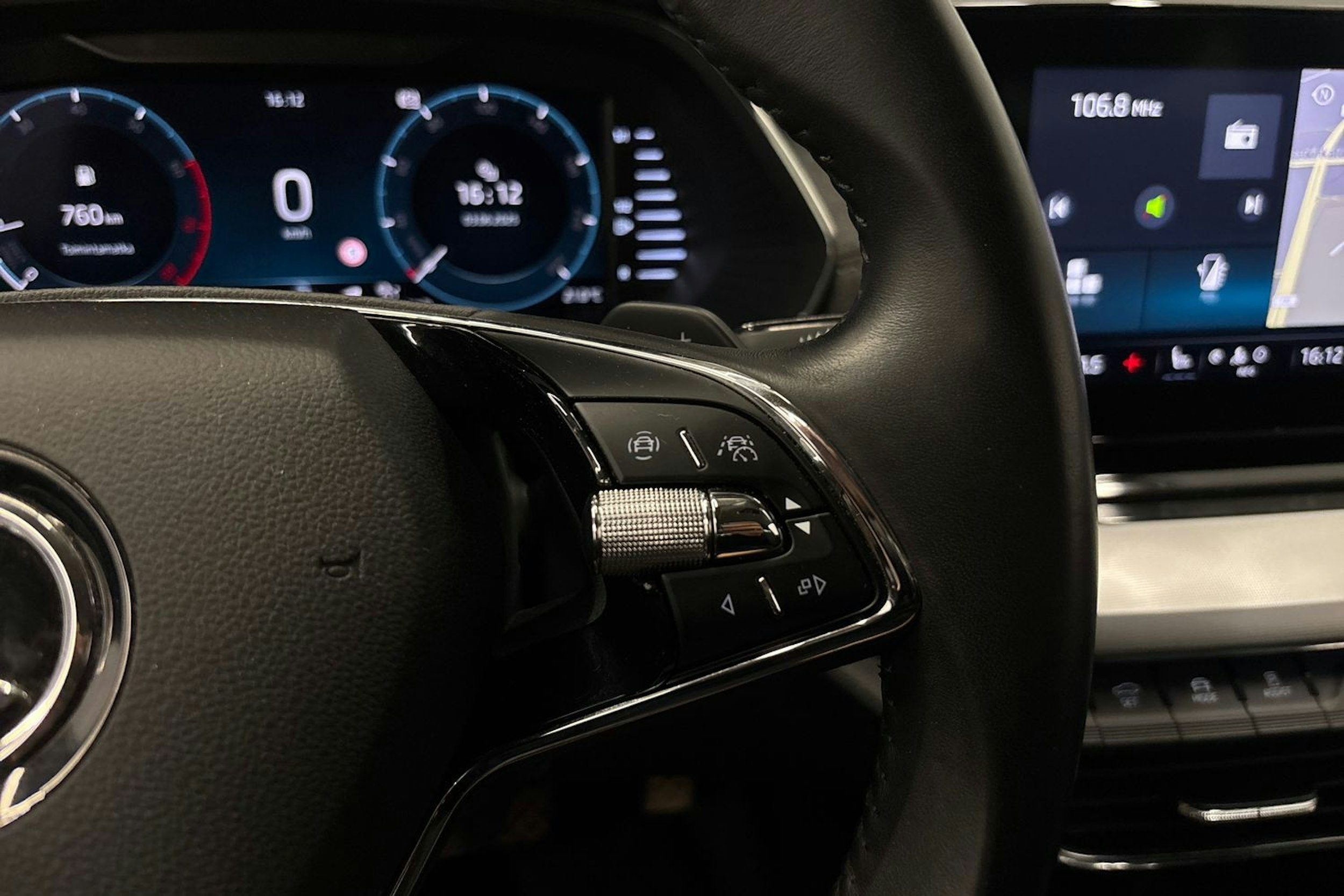 sininen Skoda Octavia 2021 kuva 24.