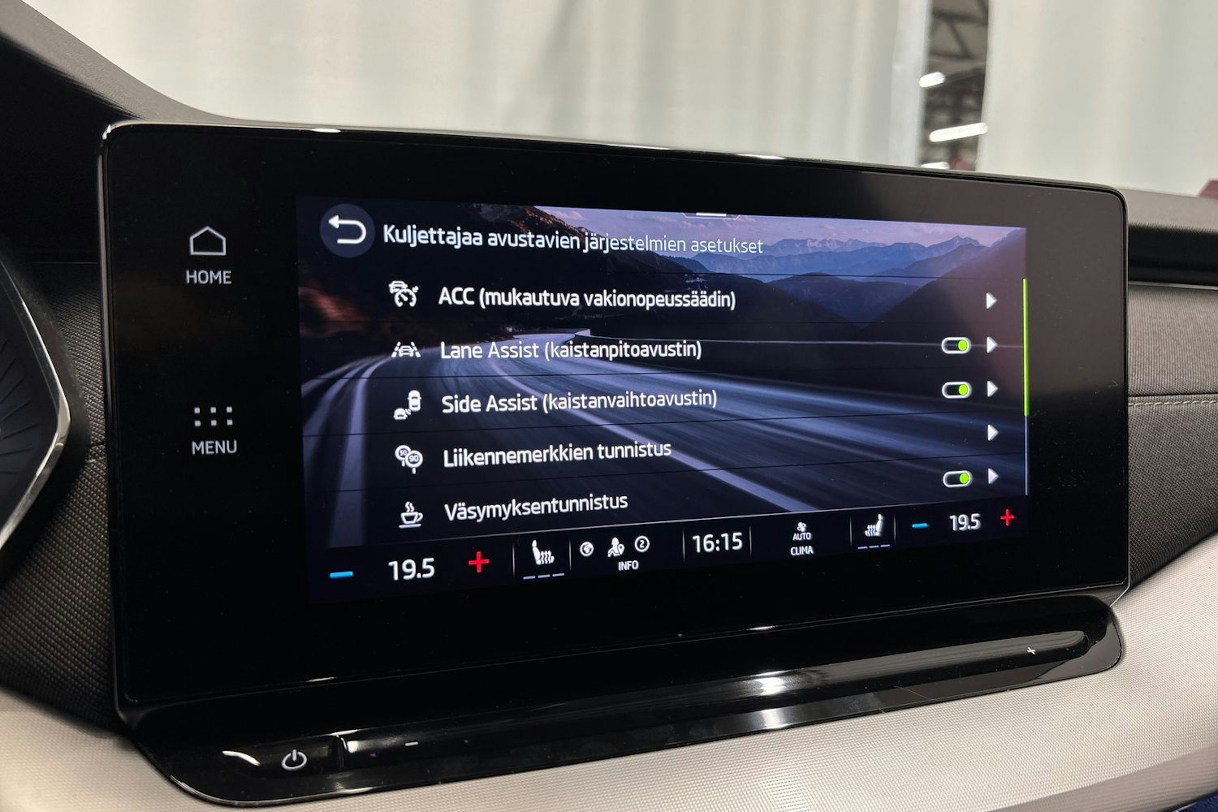 sininen Skoda Octavia 2021 kuva 30.
