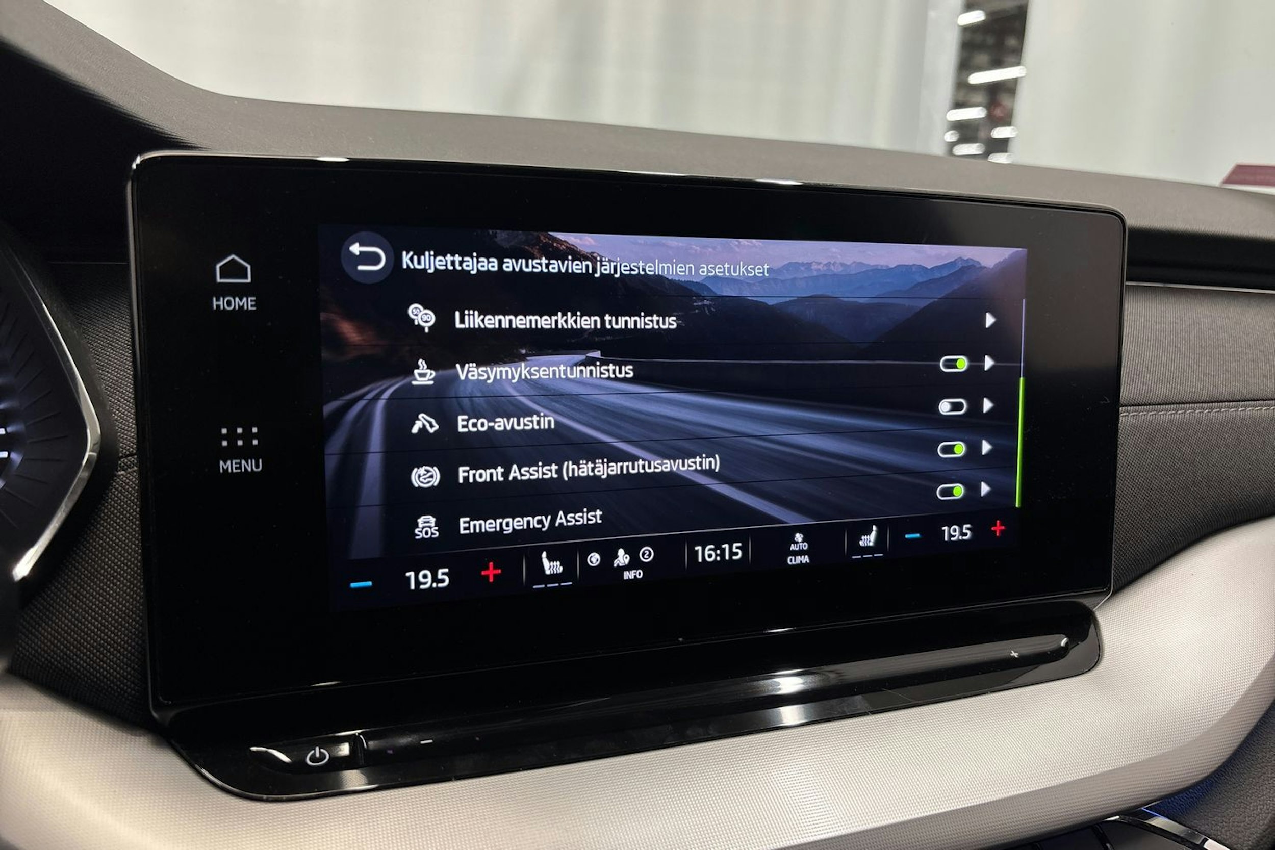 sininen Skoda Octavia 2021 kuva 31.