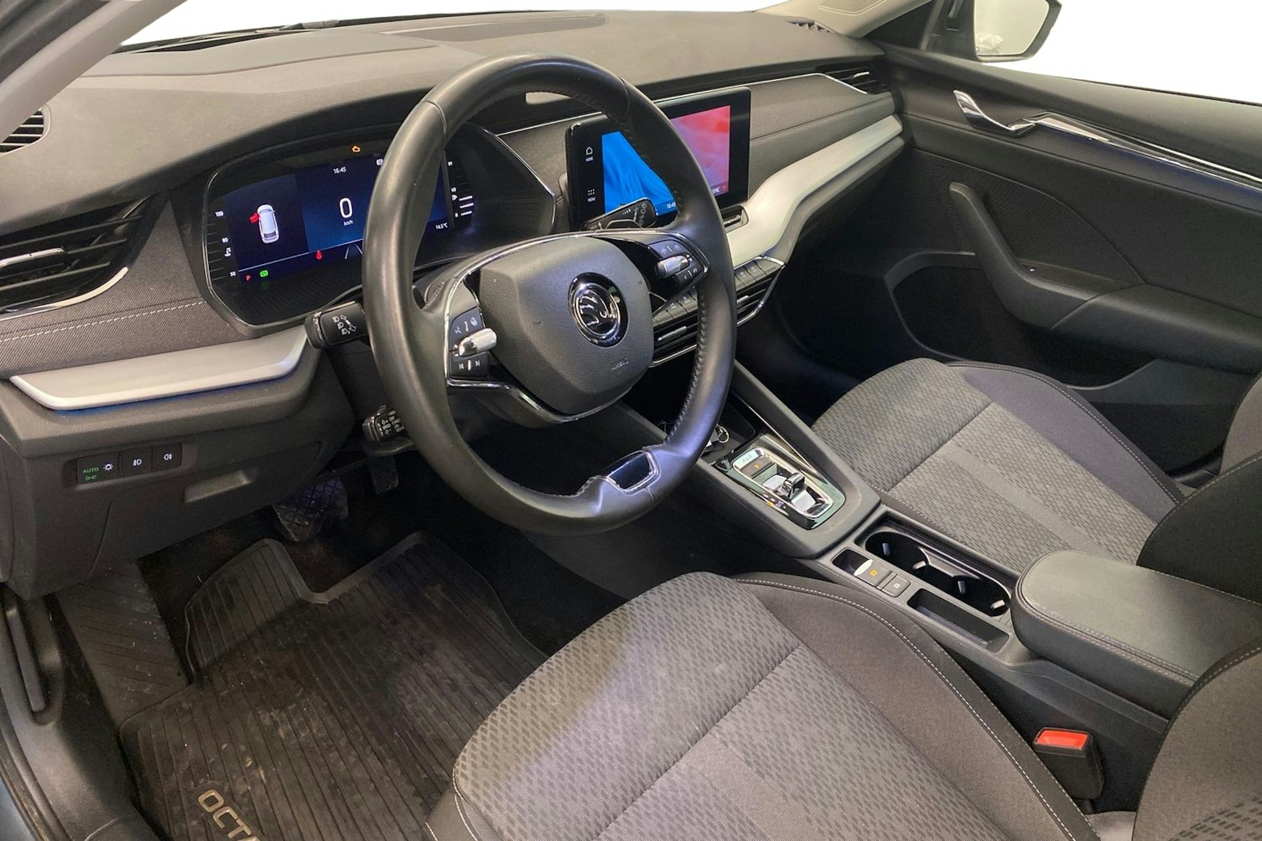 Harmaa Skoda OCTAVIA 2021 kuva 7.