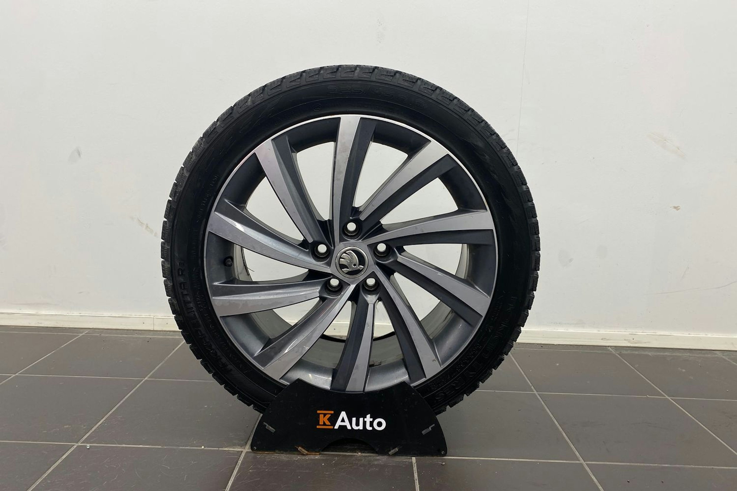 Harmaa Skoda OCTAVIA 2021 kuva 13.
