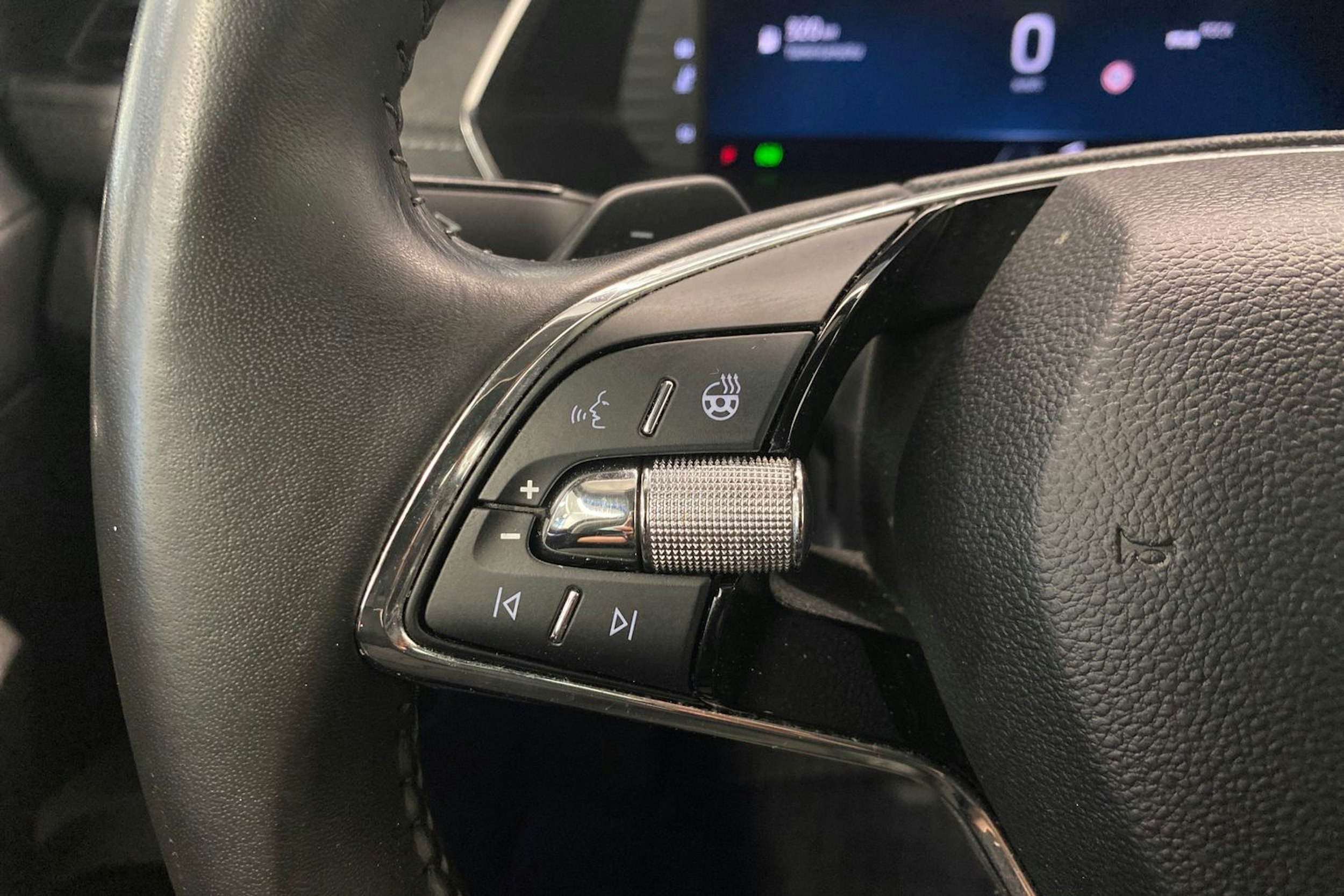 Harmaa Skoda OCTAVIA 2021 kuva 17.