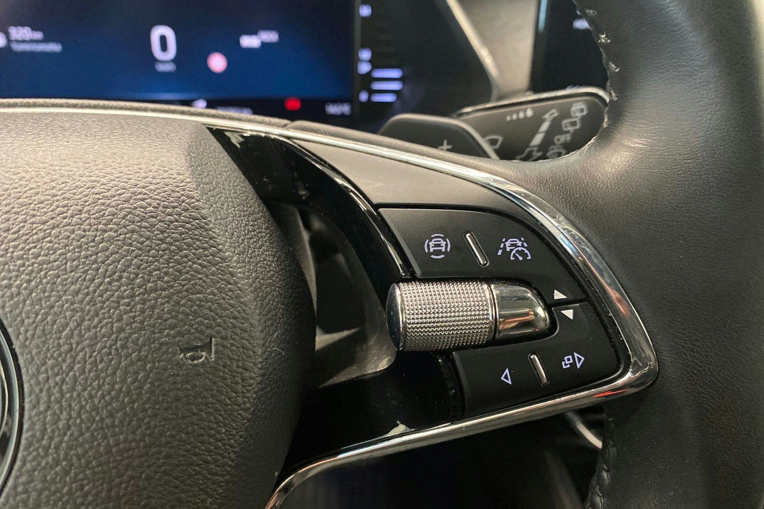 Harmaa Skoda OCTAVIA 2021 kuva 18.