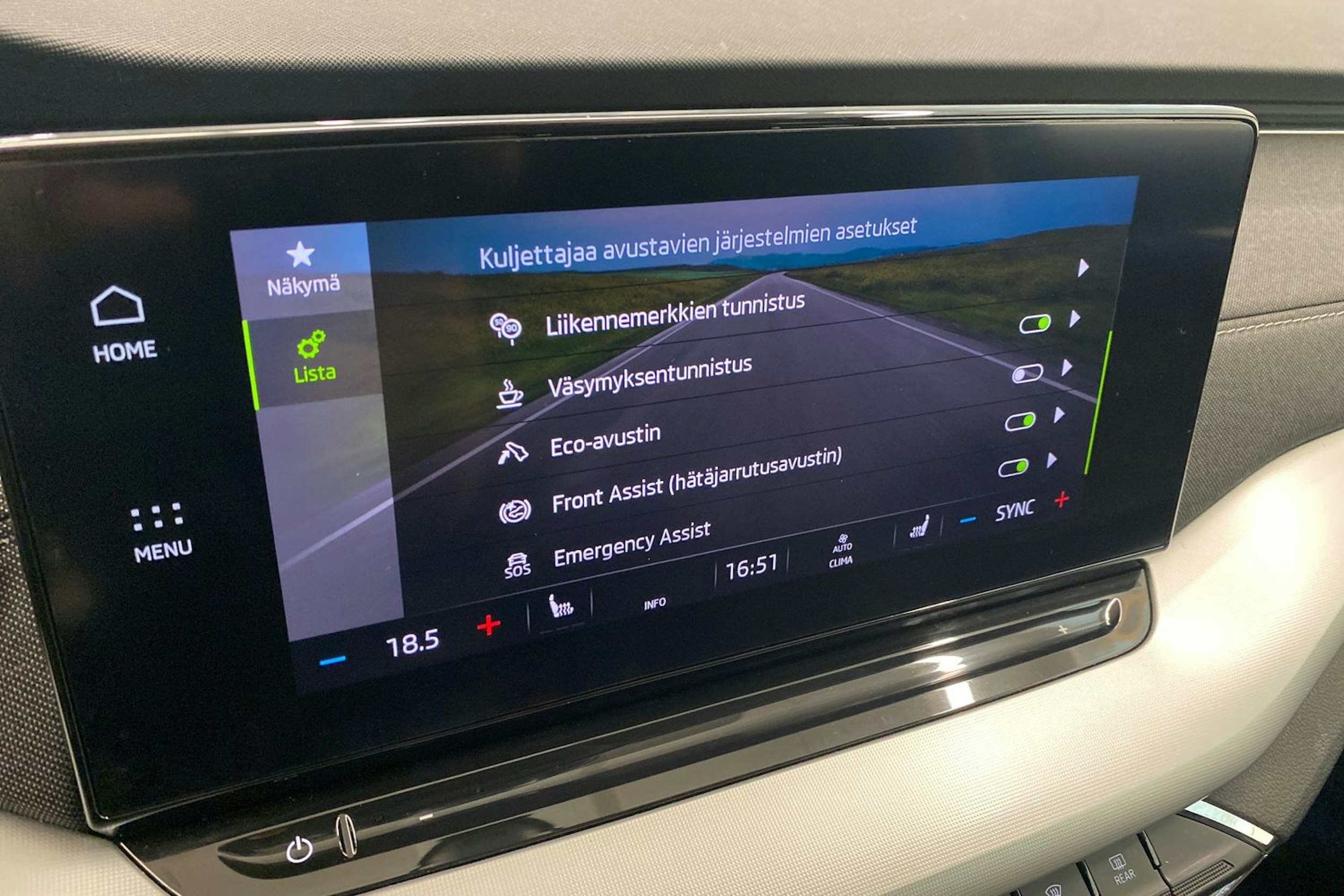 Harmaa Skoda OCTAVIA 2021 kuva 28.