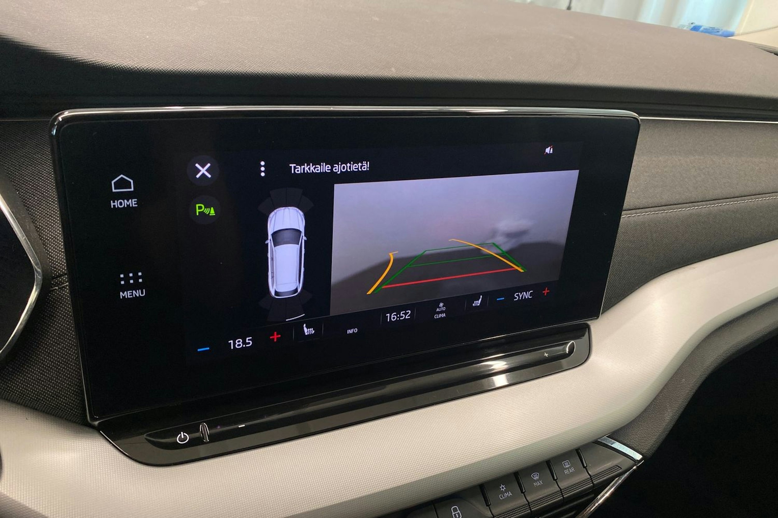 Harmaa Skoda OCTAVIA 2021 kuva 29.