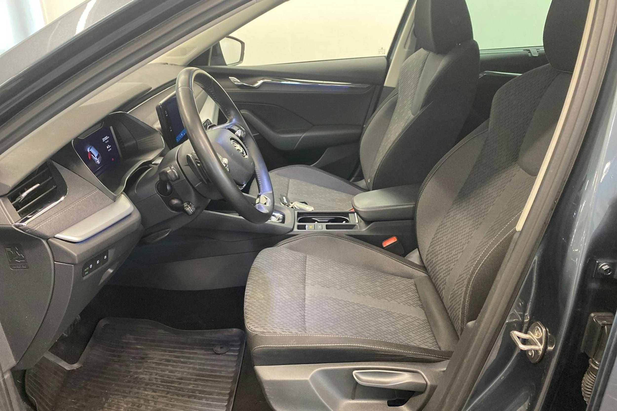 Harmaa Skoda OCTAVIA 2021 kuva 31.