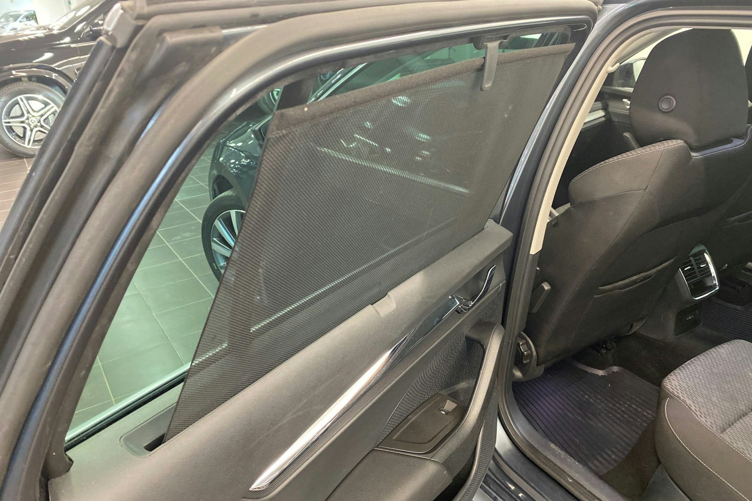 Harmaa Skoda OCTAVIA 2021 kuva 33.