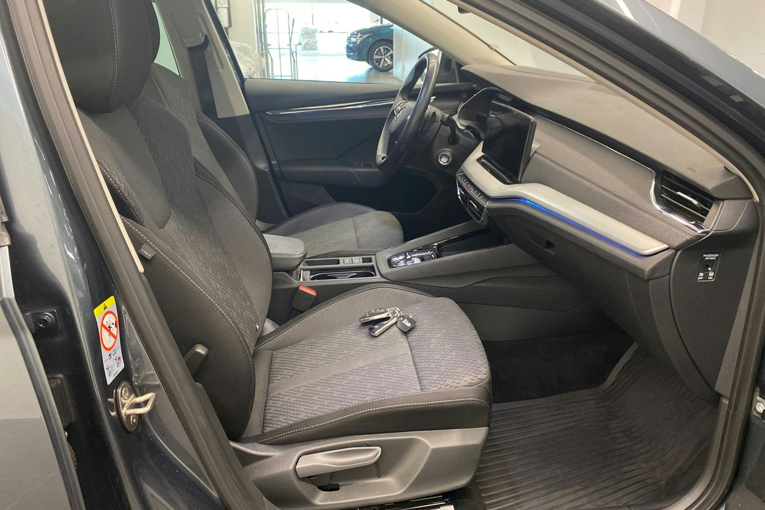 Harmaa Skoda OCTAVIA 2021 kuva 39.