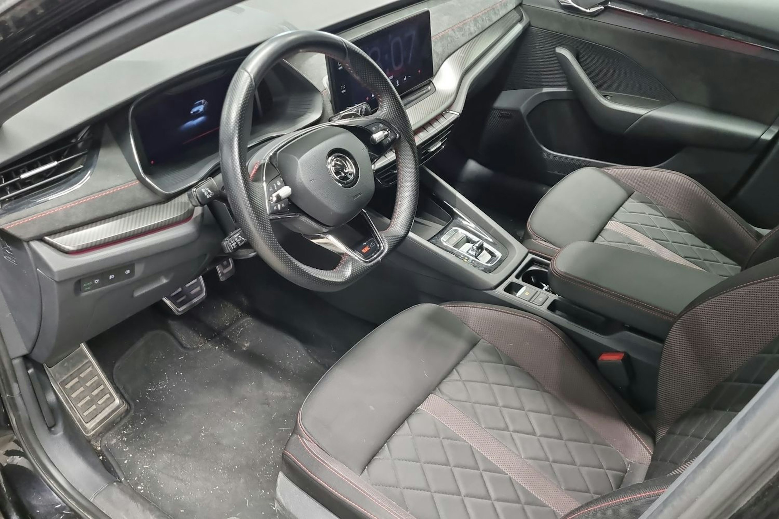 musta Skoda Octavia 2021 kuva 3.