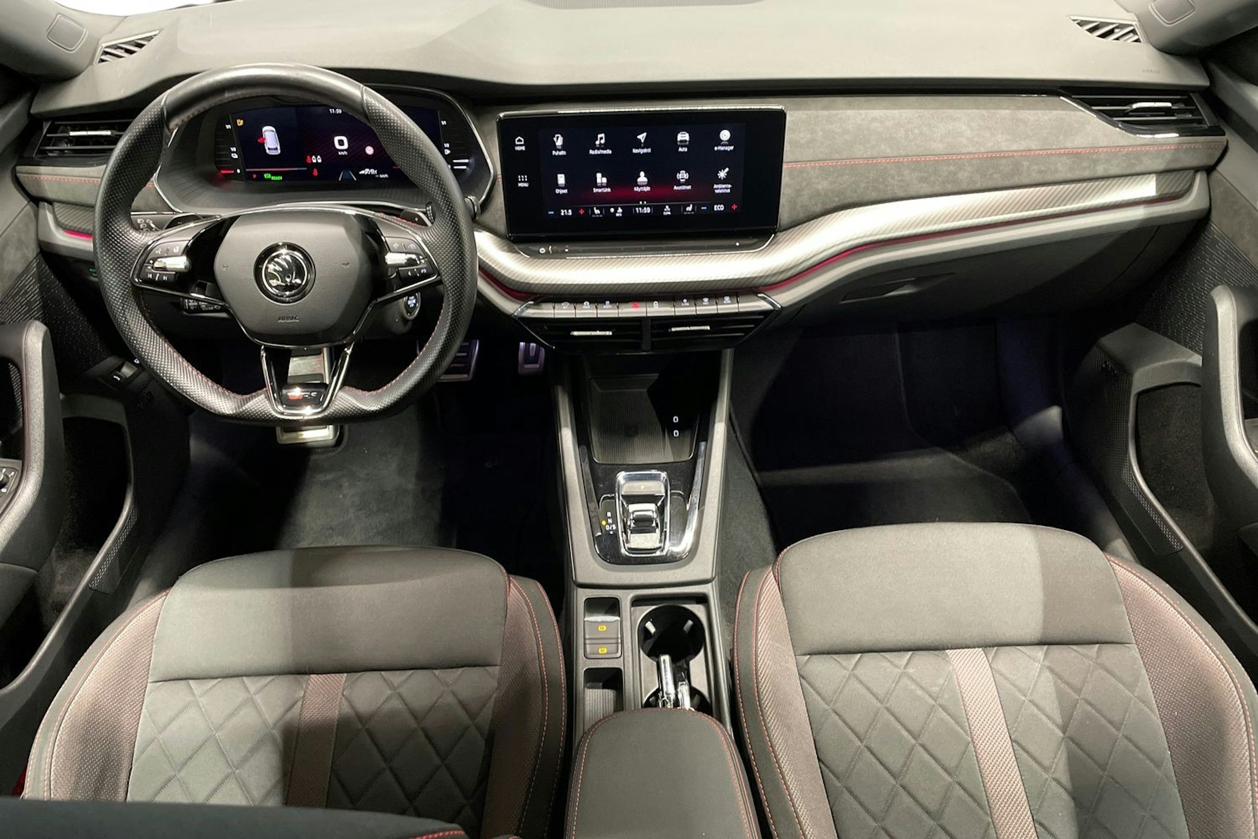 musta Skoda Octavia 2021 kuva 7.