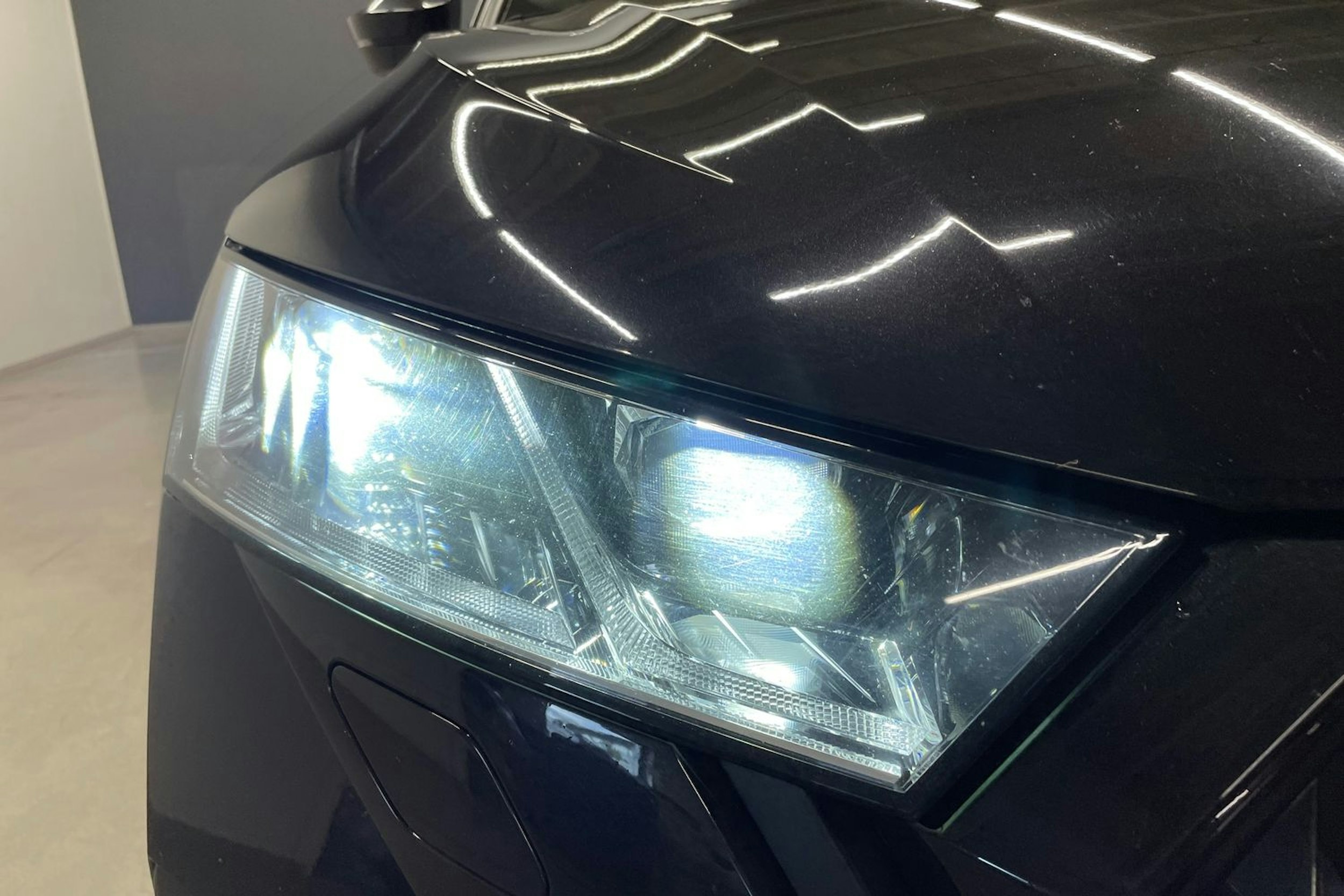 musta Skoda Octavia 2021 kuva 11.
