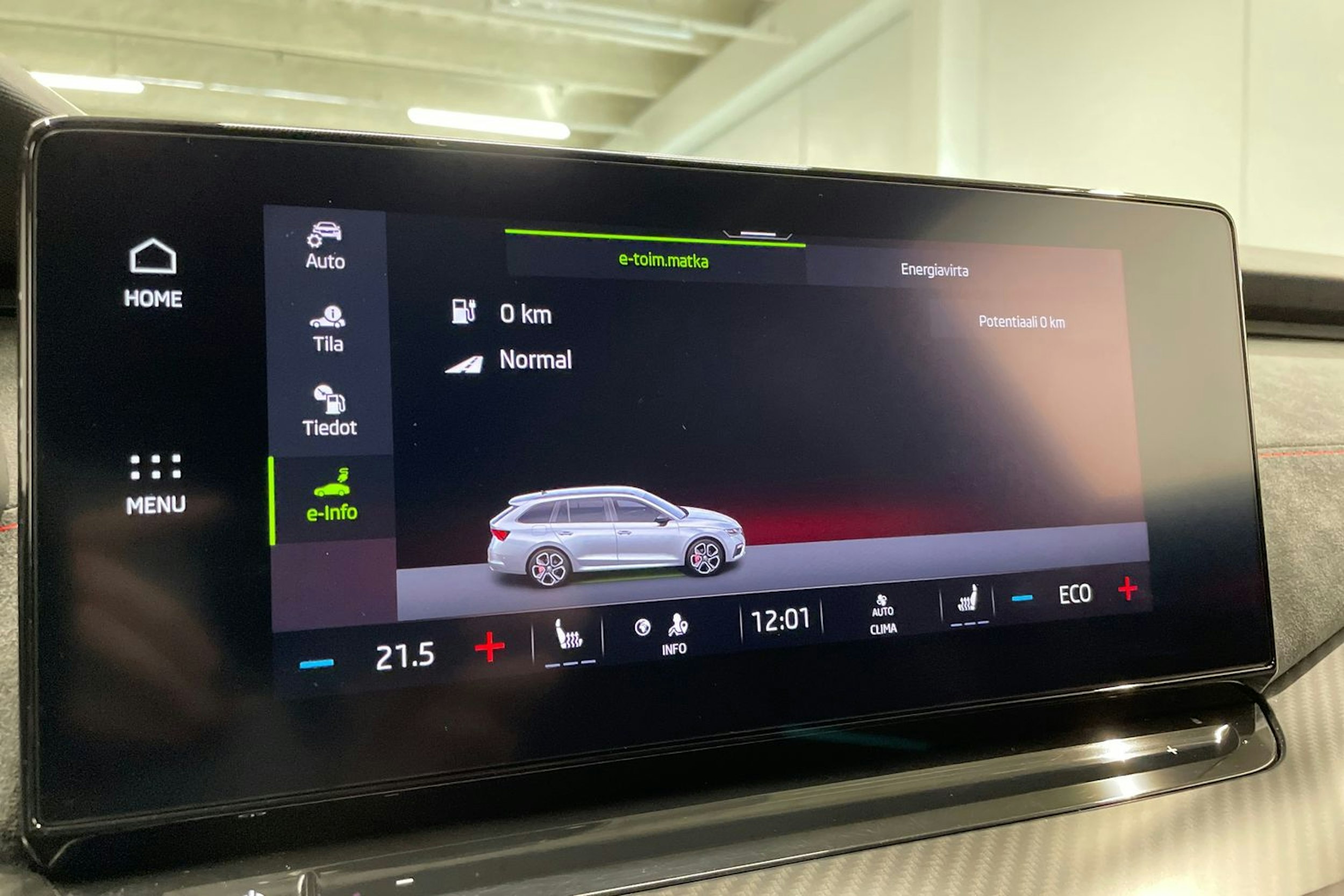 musta Skoda Octavia 2021 kuva 16.