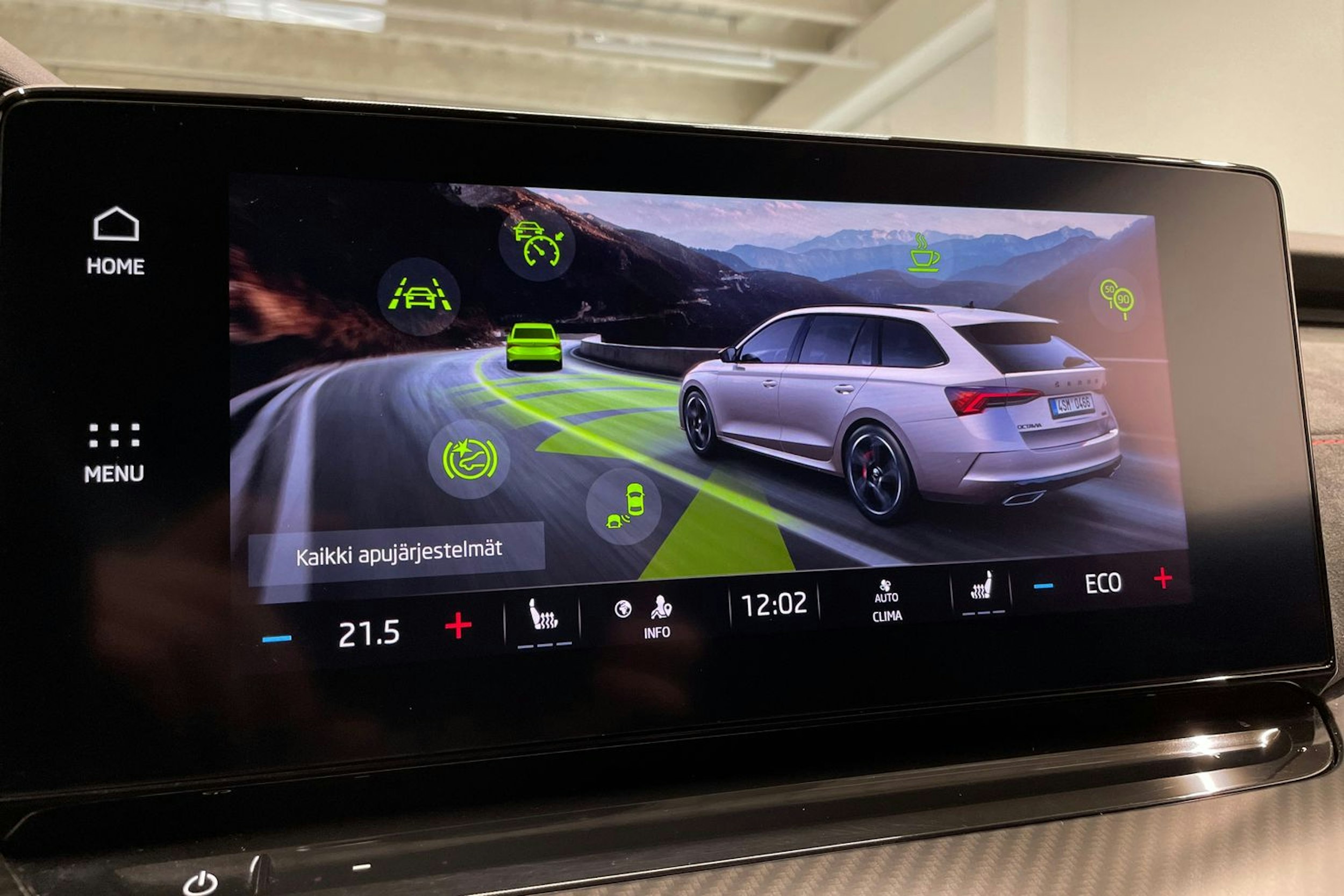 musta Skoda Octavia 2021 kuva 18.