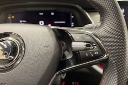 musta Skoda Octavia 2021 kuva 24.