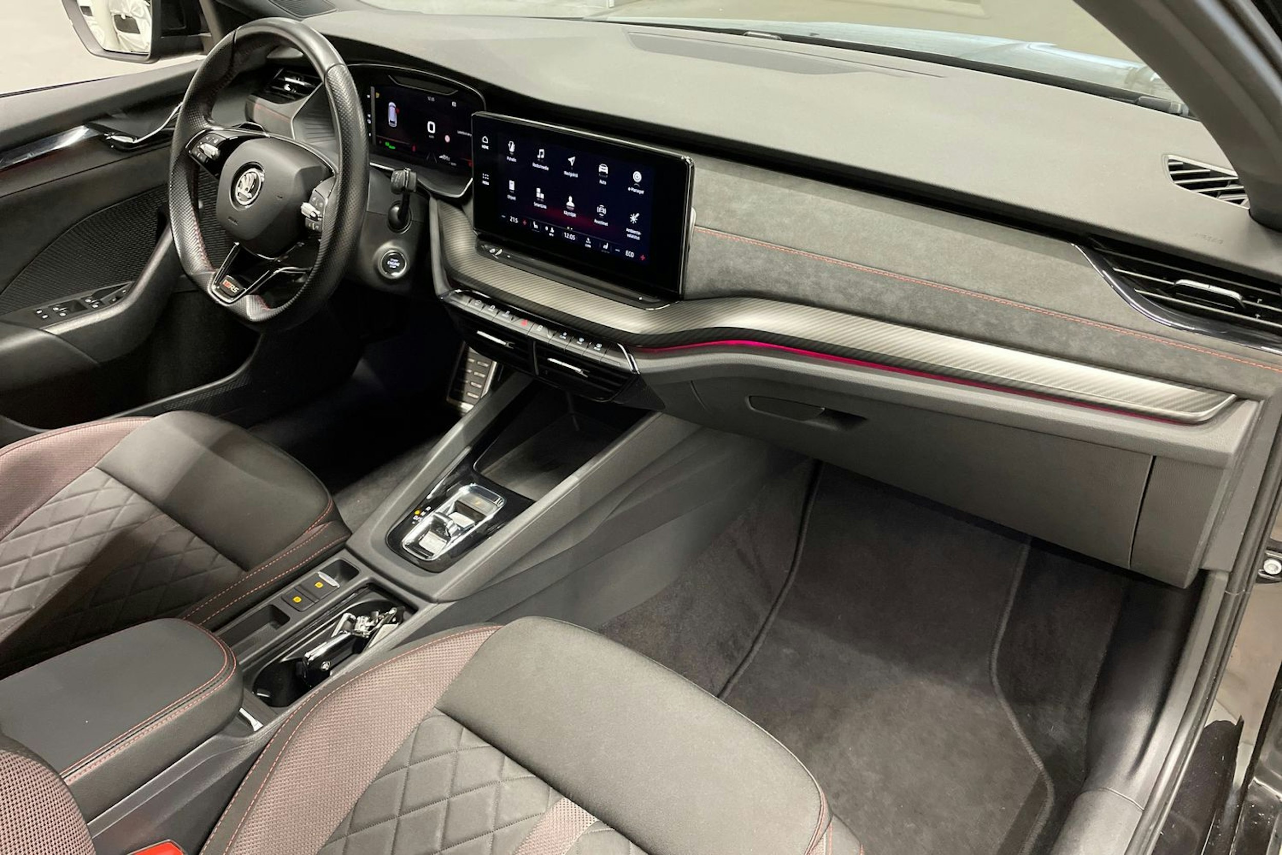 musta Skoda Octavia 2021 kuva 28.