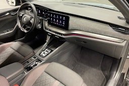 musta Skoda Octavia 2021 kuva 28.