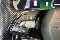 Valkoinen Skoda Octavia 2021 kuva 16.
