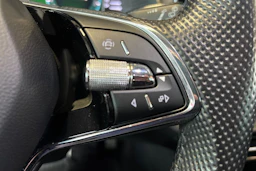 Valkoinen Skoda Octavia 2021 kuva 17.