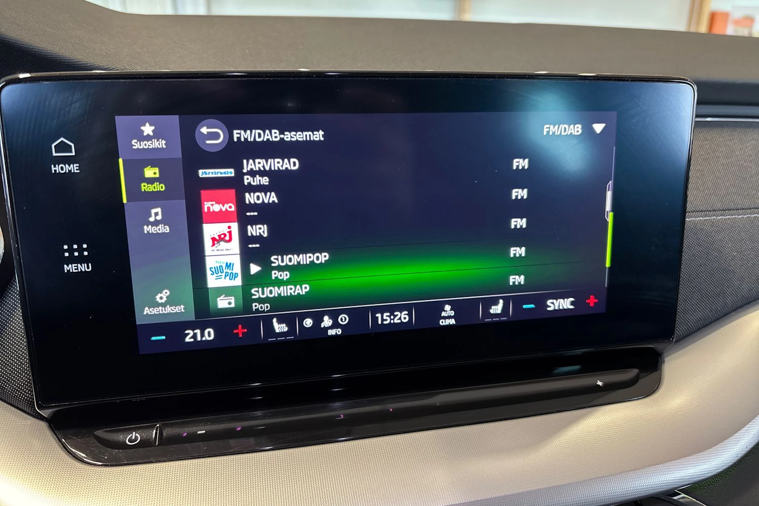 Valkoinen Skoda Octavia 2021 kuva 18.