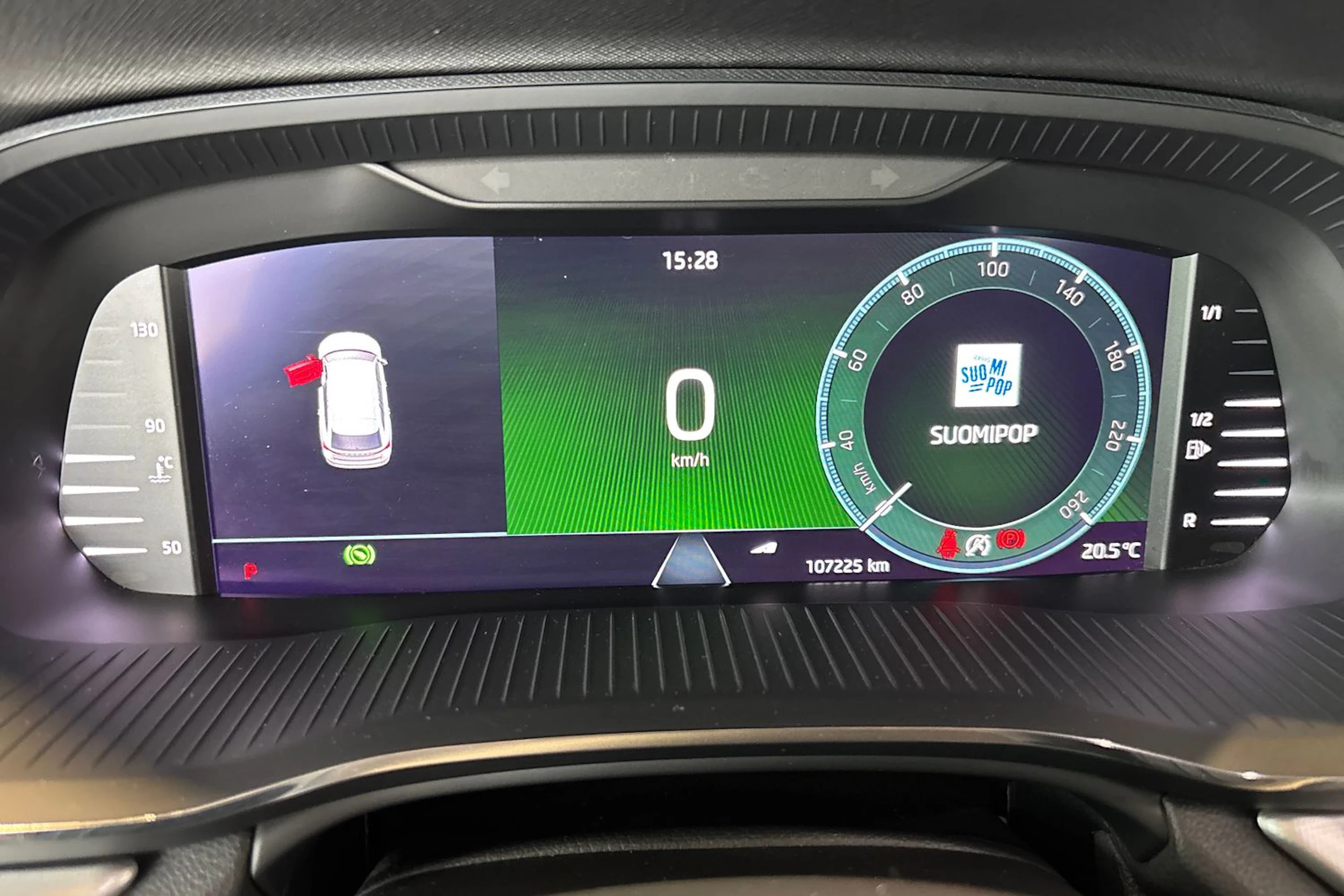 Valkoinen Skoda Octavia 2021 kuva 21.