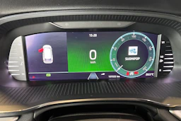 Valkoinen Skoda Octavia 2021 kuva 21.