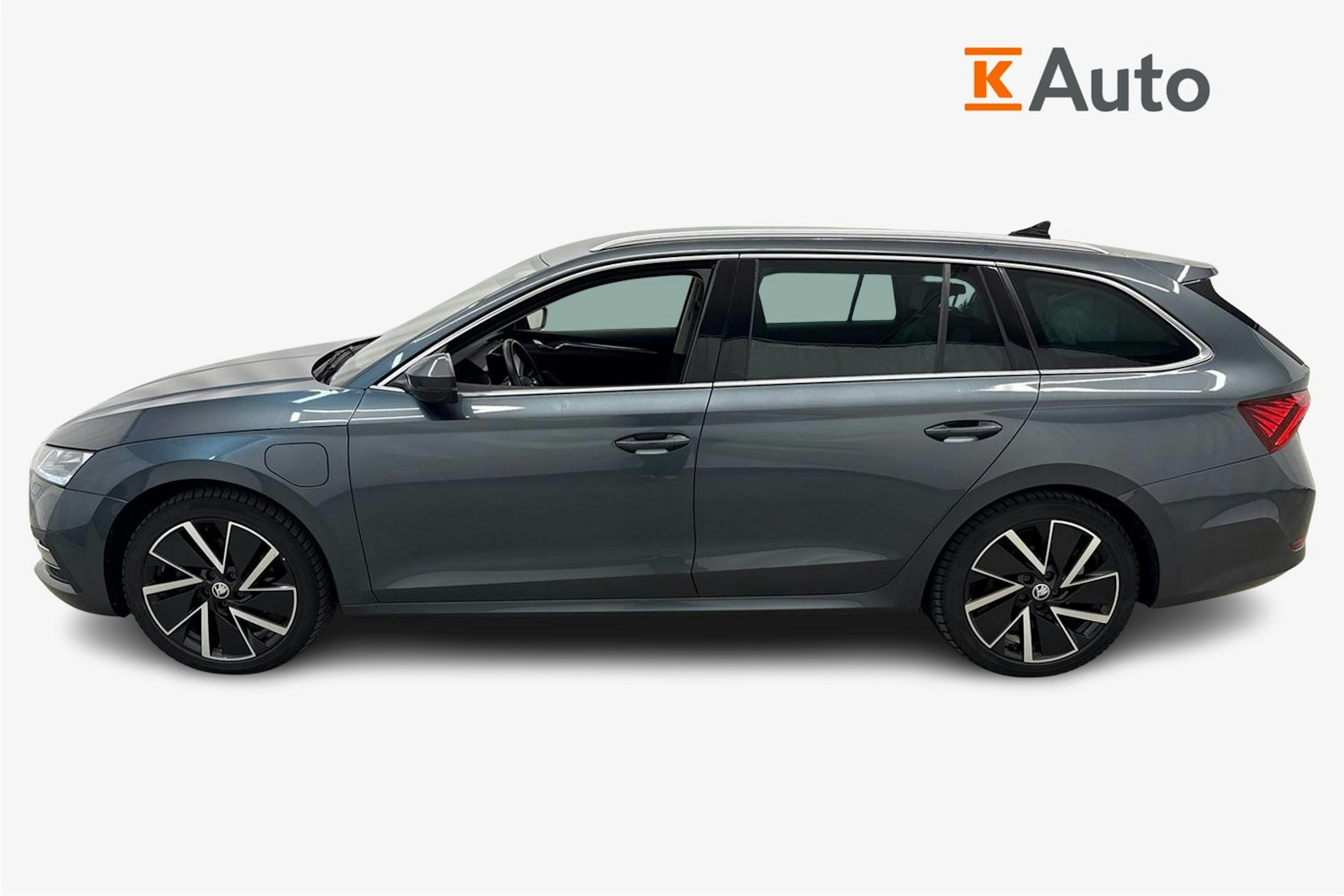 harmaa Skoda Octavia 2021 kuva 6.