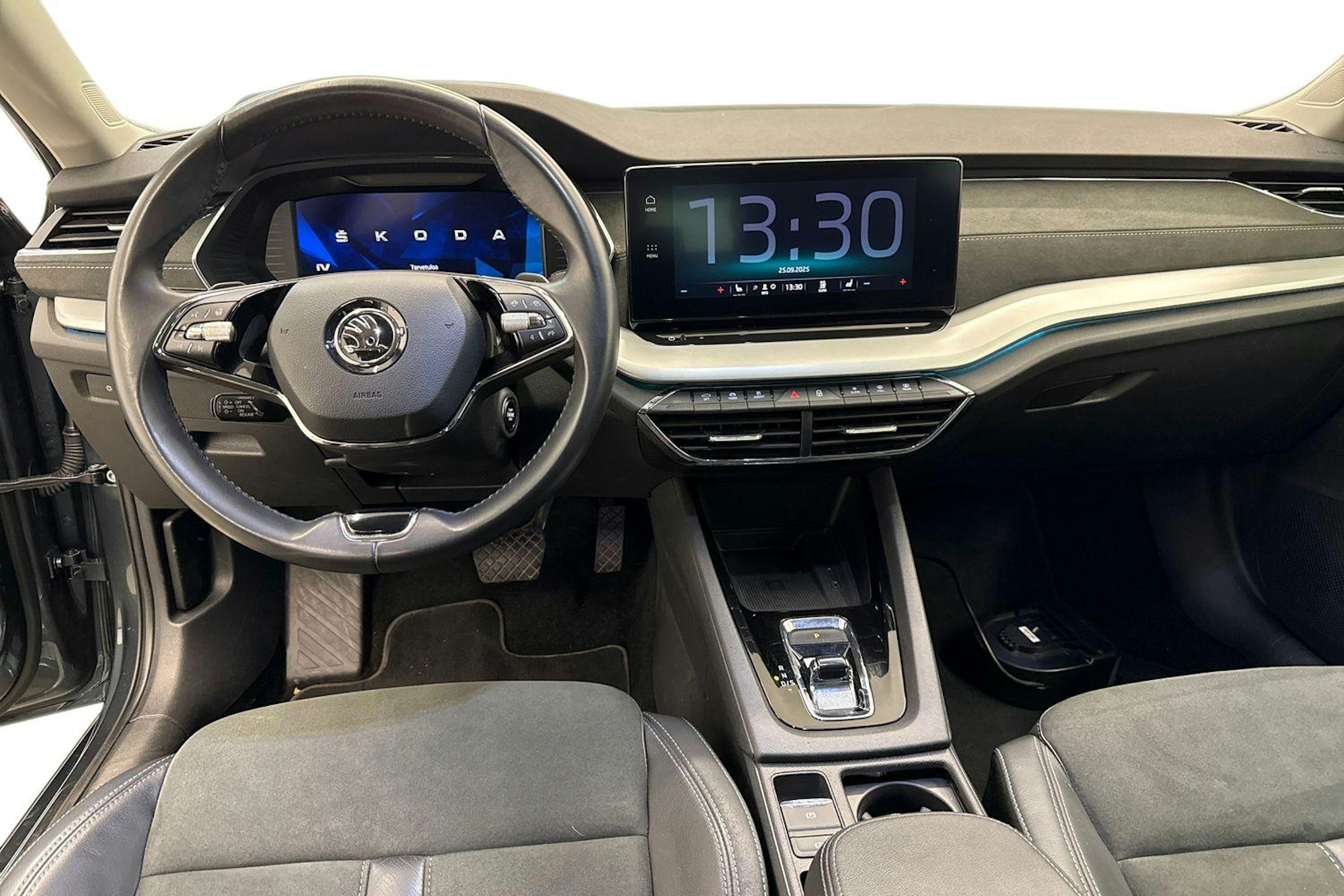 harmaa Skoda Octavia 2021 kuva 9.