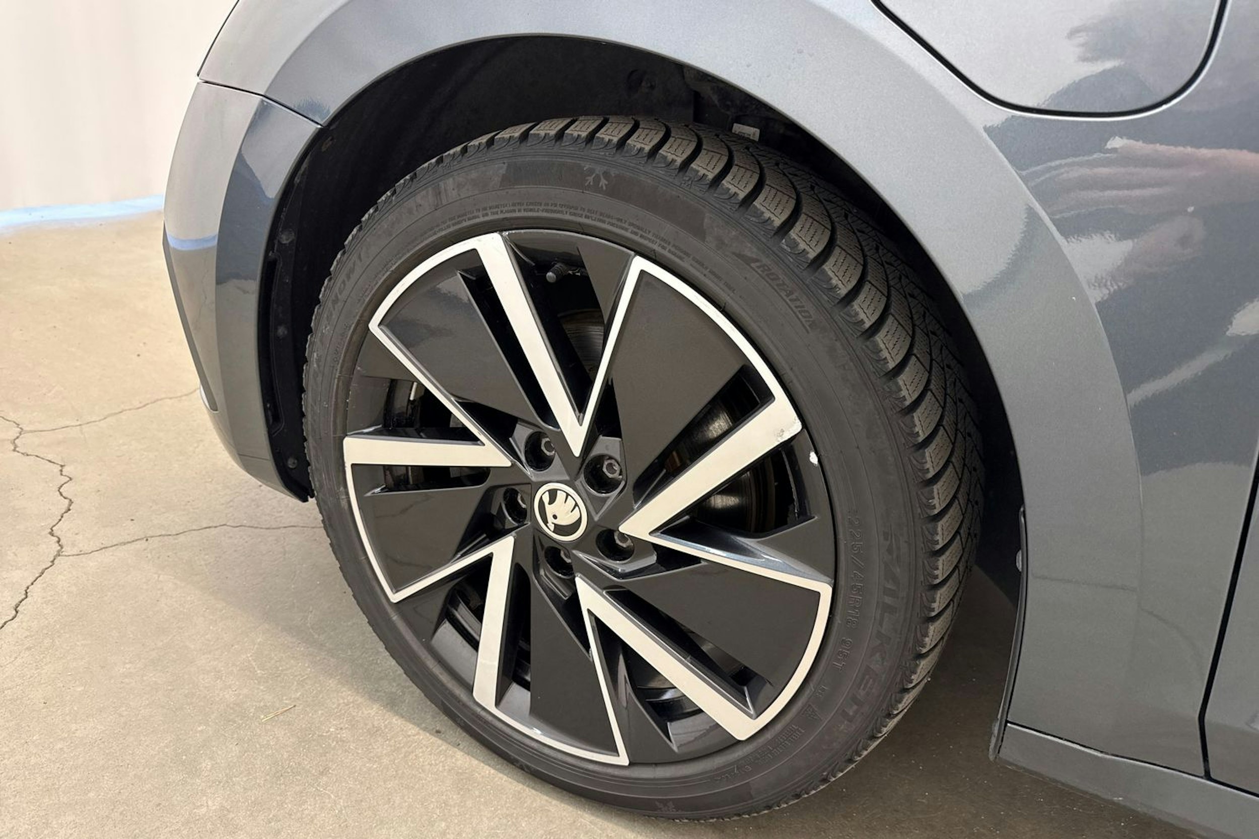 harmaa Skoda Octavia 2021 kuva 11.