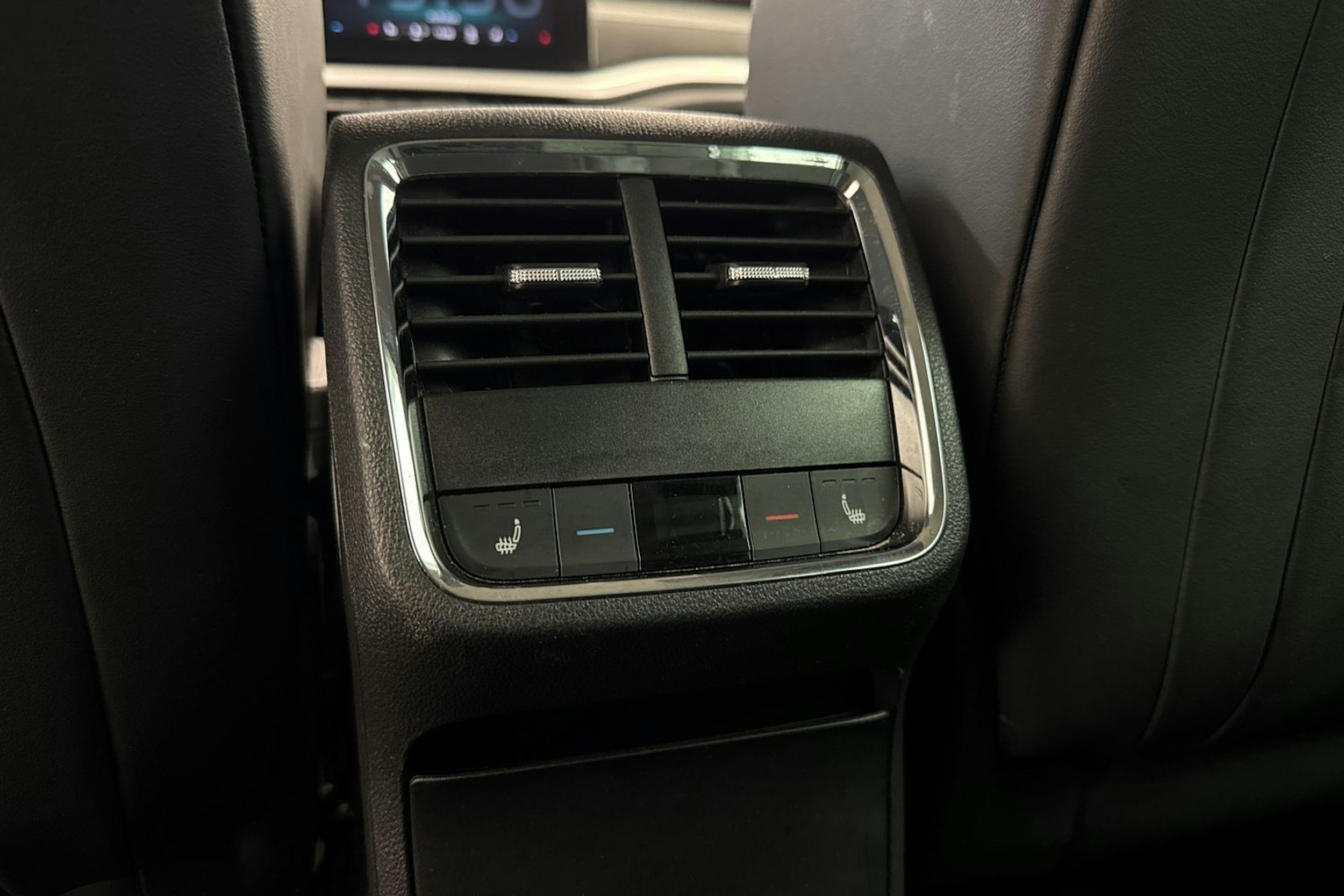 harmaa Skoda Octavia 2021 kuva 16.