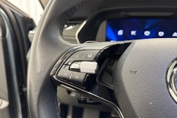 harmaa Skoda Octavia 2021 kuva 18.