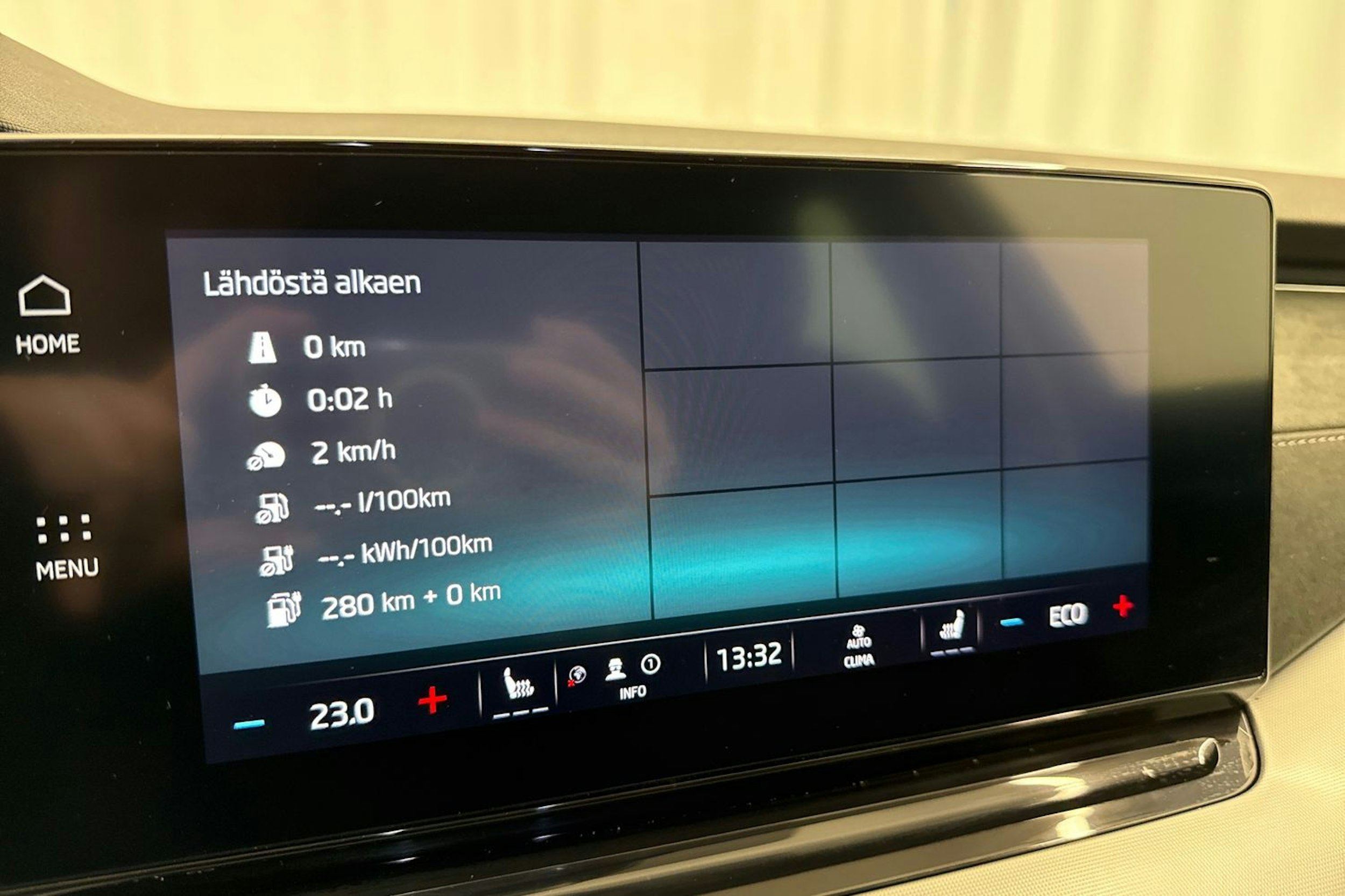 harmaa Skoda Octavia 2021 kuva 22.