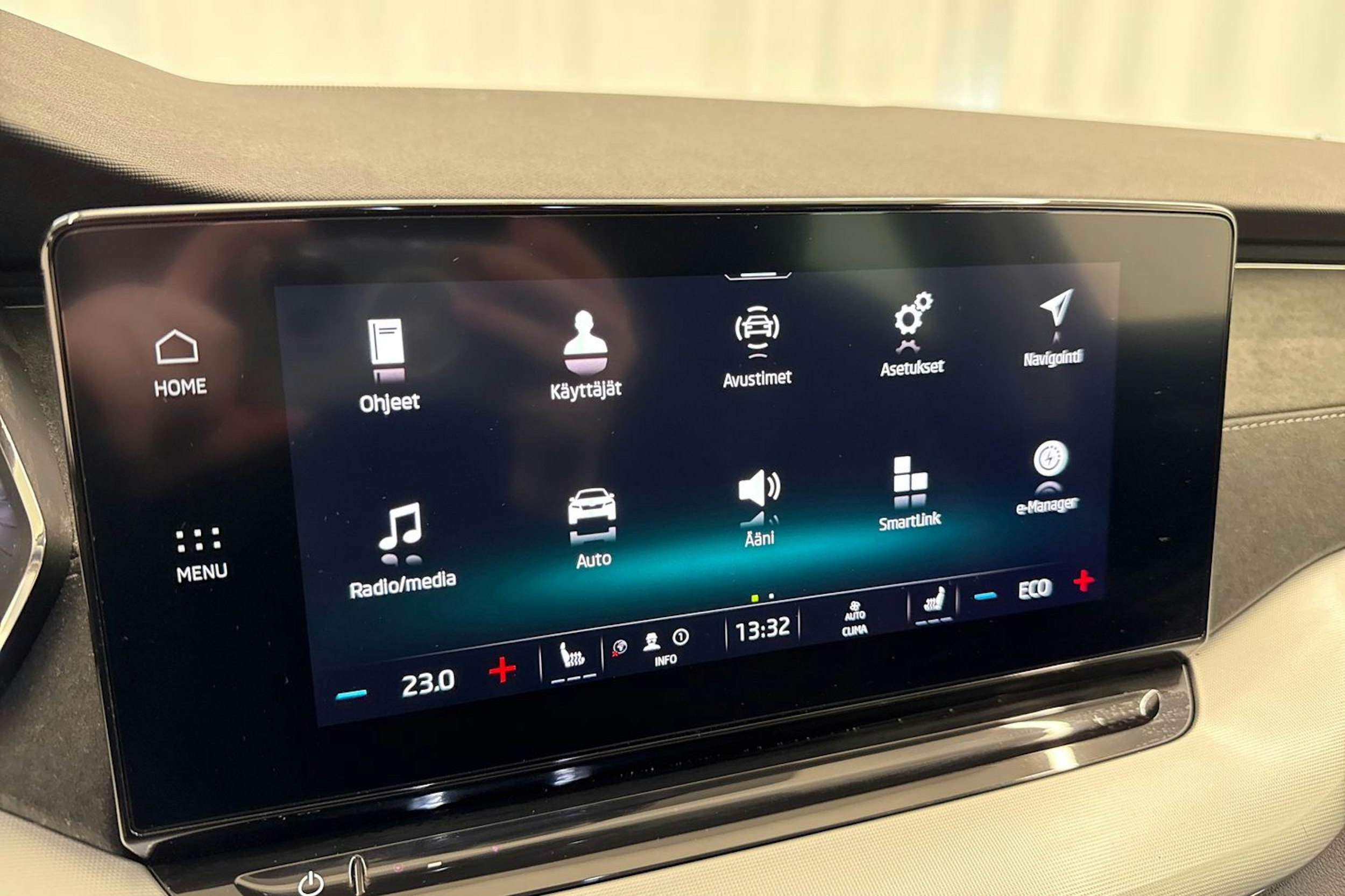 harmaa Skoda Octavia 2021 kuva 23.