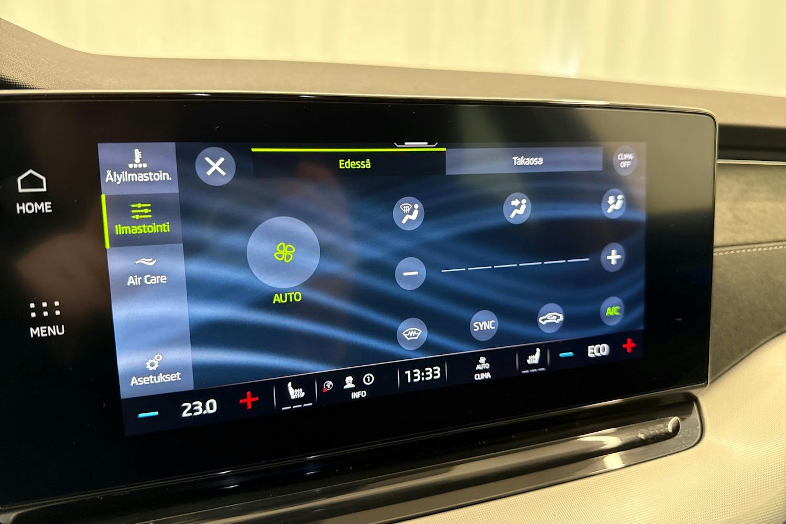 harmaa Skoda Octavia 2021 kuva 25.