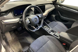 valkoinen Skoda Octavia 2021 kuva 3.