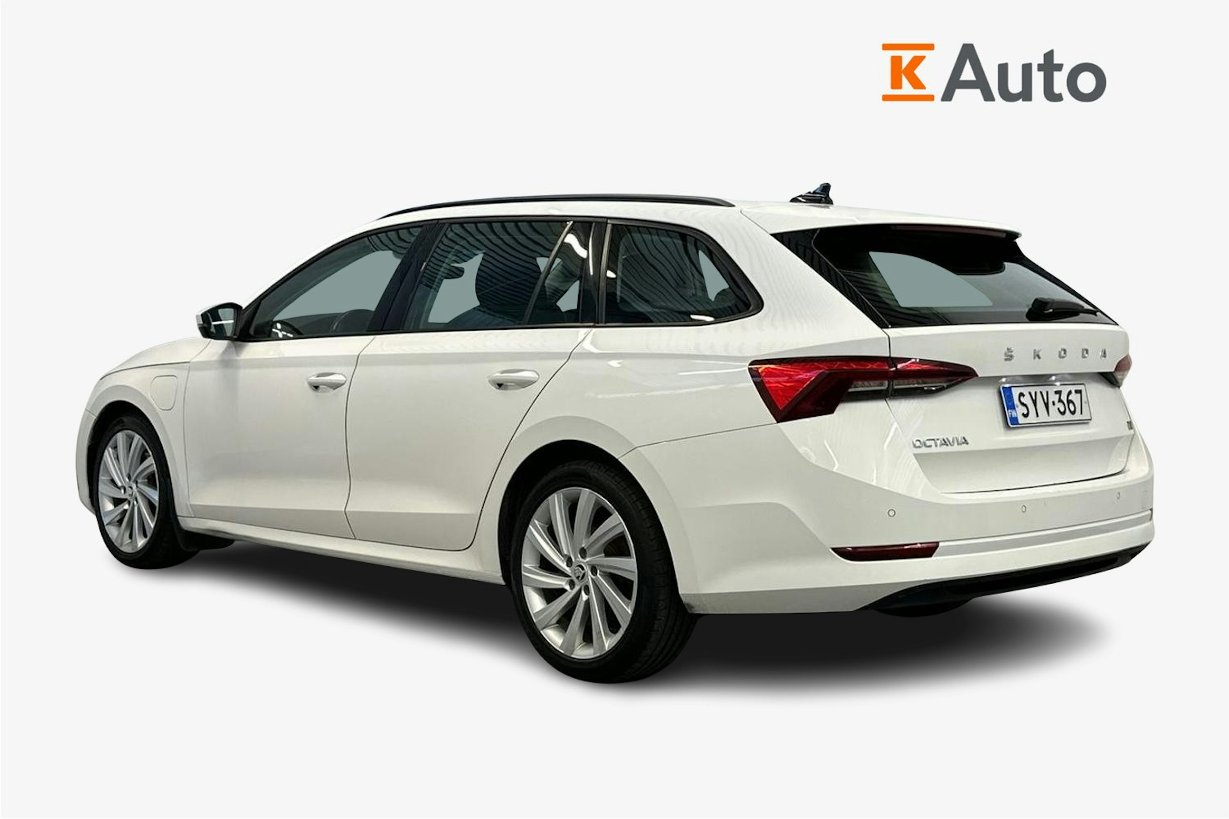 valkoinen Skoda Octavia 2021 kuva 2.
