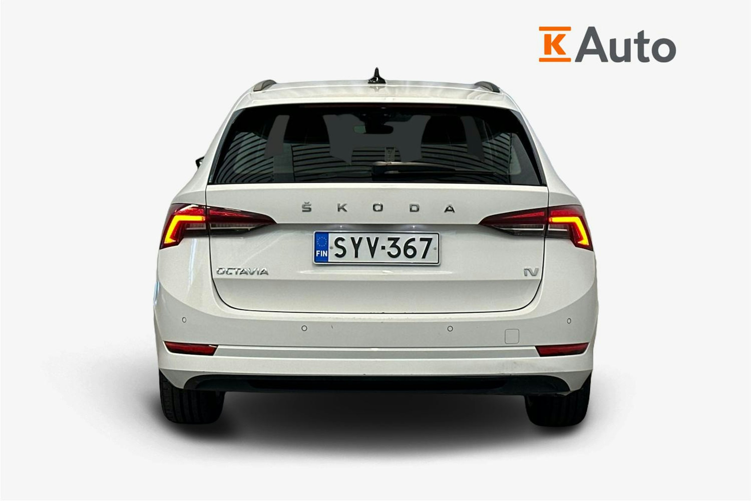 valkoinen Skoda Octavia 2021 kuva 3.
