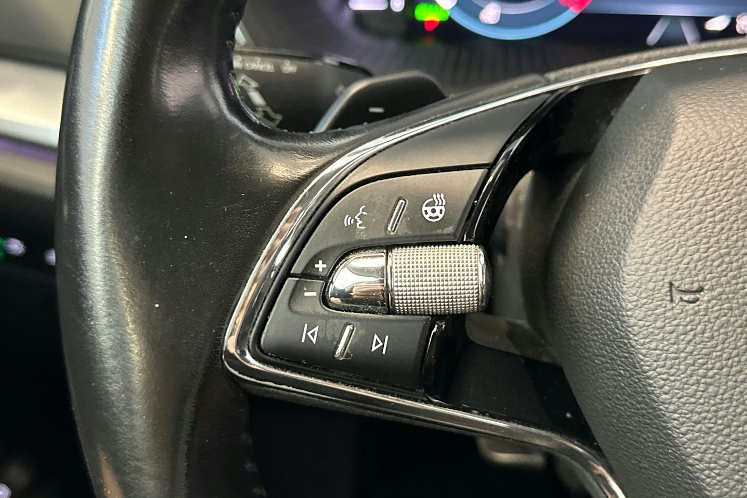 valkoinen Skoda Octavia 2021 kuva 17.