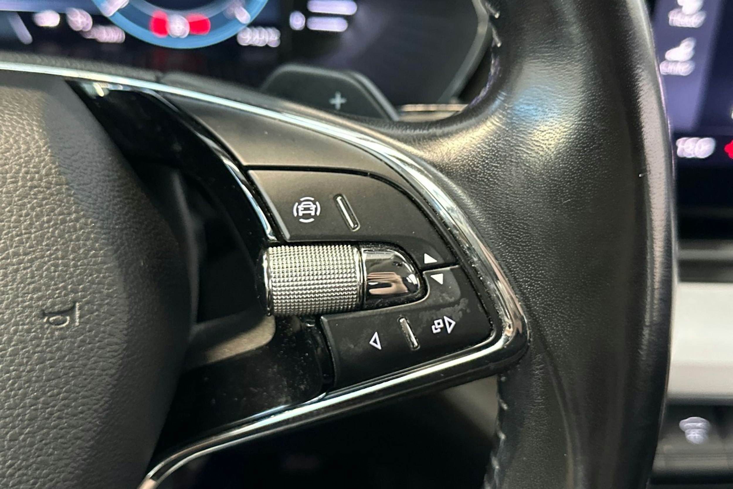 valkoinen Skoda Octavia 2021 kuva 18.