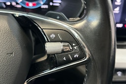 valkoinen Skoda Octavia 2021 kuva 18.