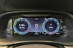 valkoinen Skoda Octavia 2021 kuva 20.