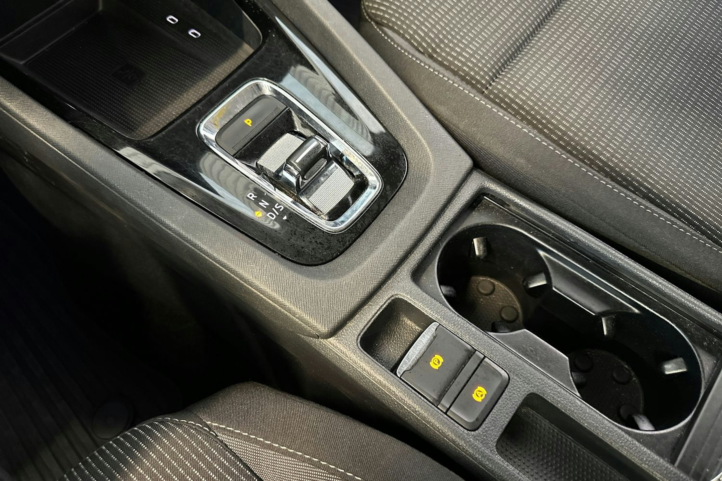 valkoinen Skoda Octavia 2021 kuva 21.