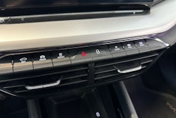 valkoinen Skoda Octavia 2021 kuva 22.